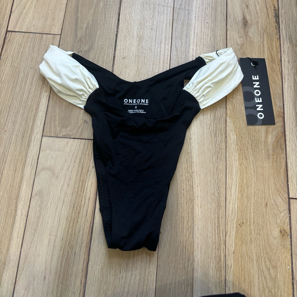 OneOne Cecelia Bottom Cape - cheeky (NWT)